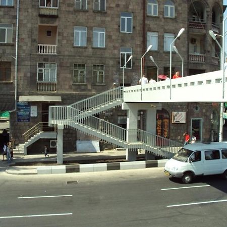 Cozy Studio In Yerevan'S Center Bagian luar foto